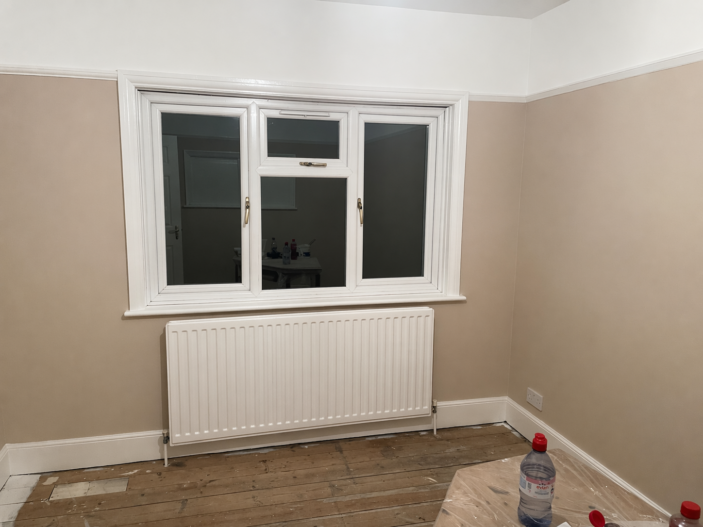 Small room decorating and skirting finish